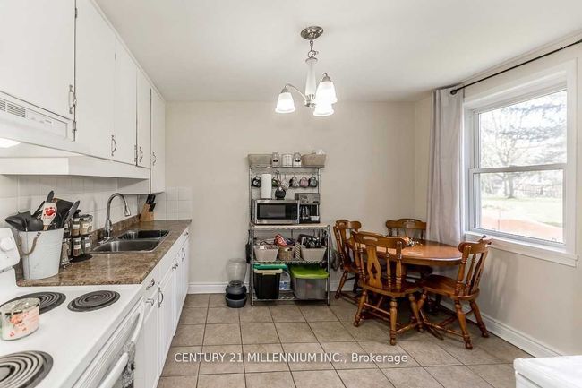MAIN - 23 2nd St, Home with 2 bedrooms, 1 bathrooms and 3 parking in New Tecumseth ON | Image 11