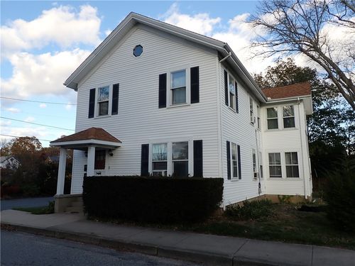 37 Columbia St, South Kingstown, RI, 02879-3201 | Card Image