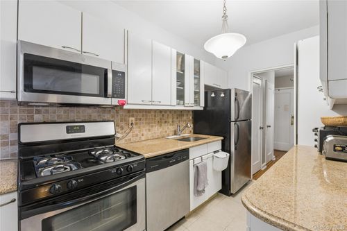 5m-123-35 82nd Rd, Kew Gardens, NY, 11415-1606 | Card Image
