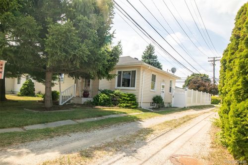 17028 Reno St, Riverview, MI, 48193-4201 | Card Image