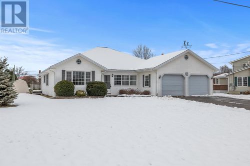 32 Oakland Drive, East Royalty, PE, C1P1P4 | Card Image