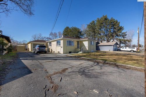 393 S 41st Ave, West Richland, WA, 99353-5003 | Card Image