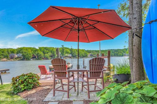 15 Labarre Dr, Lake Harmony, PA, 18624-8000 | Card Image
