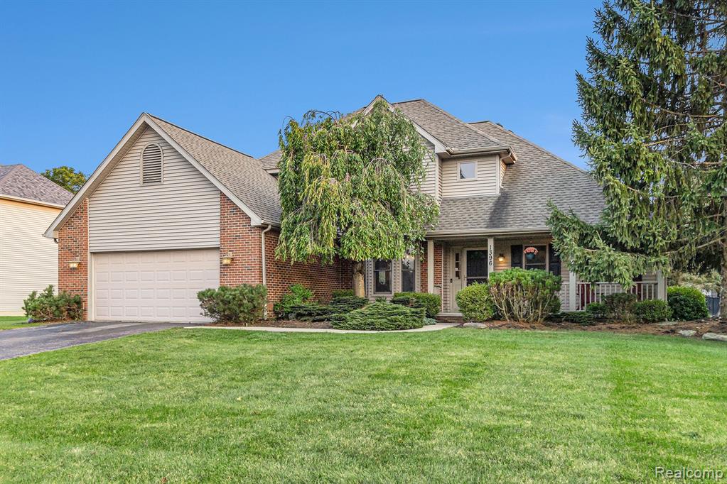 Baywood Cir, Brighton, MI 48116