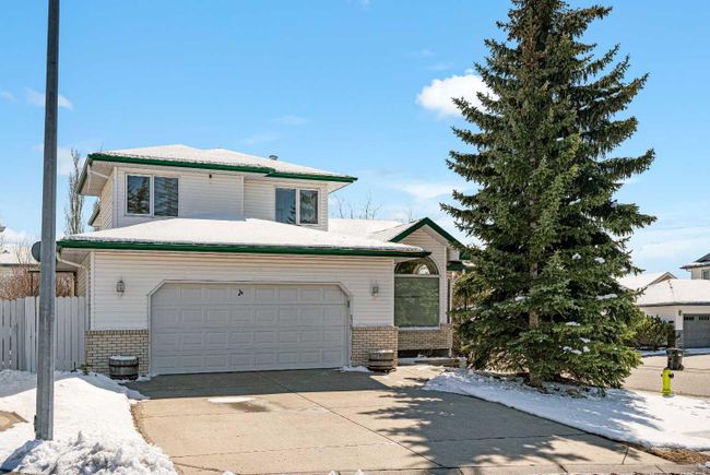 28 Arbour Glen Green Nw, Home with 3 bedrooms, 2 bathrooms and 4 parking in Calgary AB | Image 2