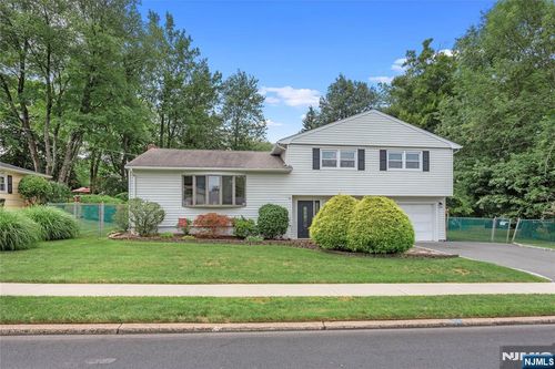 211 Park Avenue, Emerson, NJ, 07630 | Card Image