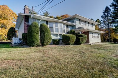 24 Blue Ridge Road, House other with 3 bedrooms, 2 bathrooms and 8 parking in Berlin CT | Image 3