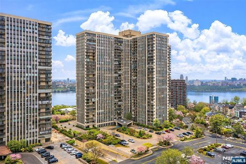 200 Winston Dr, Cliffside Park, NJ, 07010-3235 | Card Image