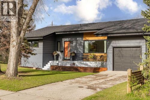 32 Westminster Drive Sw, Calgary, AB, T3C2S9 | Card Image