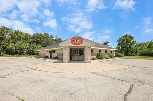 830 Oregon Center Drive, Oregon, WI, 53575 | Card Image