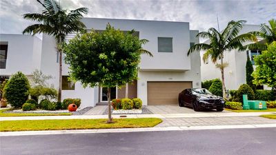 9980 Nw 74th Ter, House other with 5 bedrooms, 5 bathrooms and null parking in Doral FL | Image 1