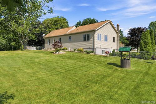 4201 Galbraith Line Rd, Croswell, MI, 48422-8882 | Card Image