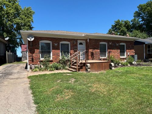 481 Maple St, Strathroy, ON, N7G3M9 | Card Image