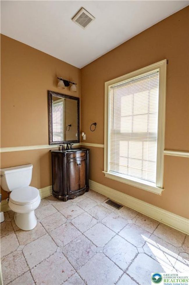 226 Sonny Dr, House other with 7 bedrooms, 6 bathrooms and null parking in Wind Gap PA | Image 20