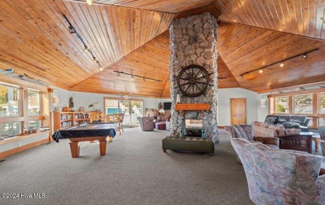 Clubhouse | Image 33