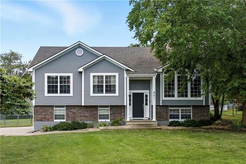 801 Stratford Dr, Raymore, MO, 64083-9084 | Card Image