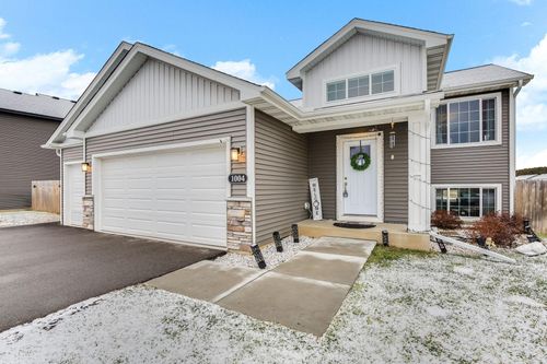 1004 Triumph Trl Ne, Isanti, MN, 55040-5518 | Card Image