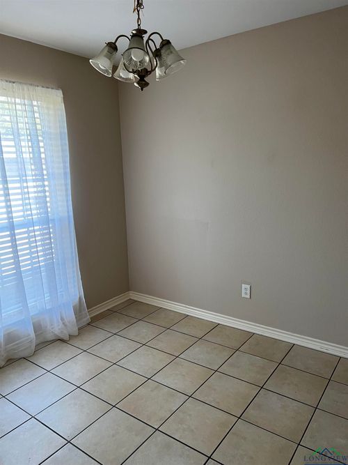 513 Kingsway, Overton, TX, 75684-1055 | Card Image