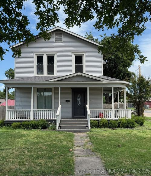 202 4th St, Claremore, OK, 74017-7031 | Card Image