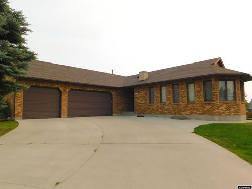 911 Laramie St, Rock Springs, WY, 82901-4358 | Card Image