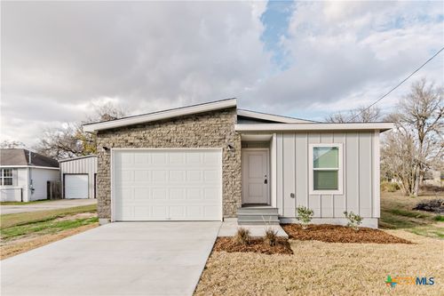 404 Bridge St, Cuero, TX, 77954-4510 | Card Image