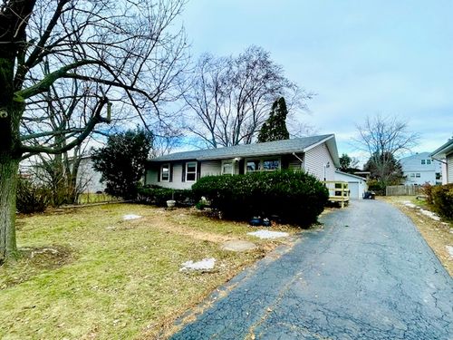 10 Pine Ave, Lake Zurich, IL, 60047-2326 | Card Image