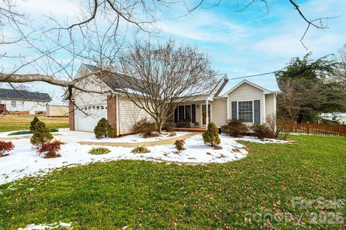 1238 Pennwood Dr, Hickory, NC, 28602-8955 | Card Image