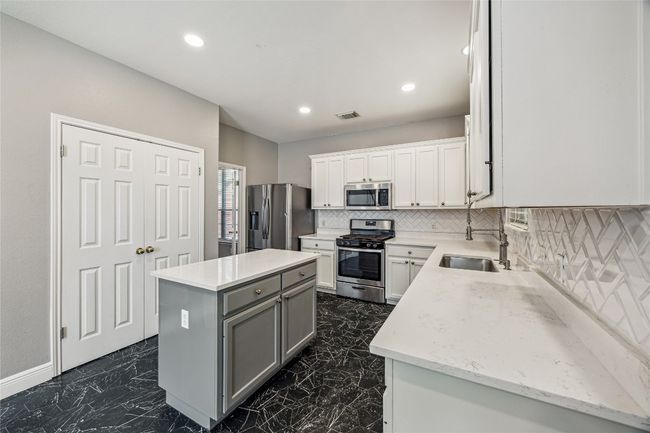 2212 Clover Ridge Dr, House other with 5 bedrooms, 3 bathrooms and 2 parking in Cedar Park TX | Image 7