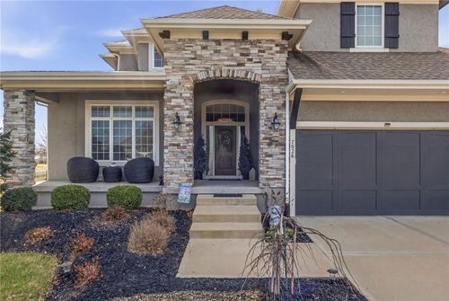 7026 Belmont Dr, Shawnee, KS, 66226-5303 | Card Image