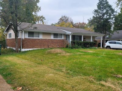 Ranch-style house featuring a front yard | Image 1