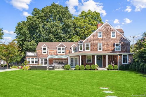 137 Montauk Hwy, Quogue, NY, 11959-4002 | Card Image