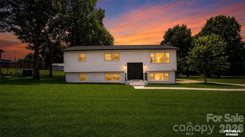 2330 40th Avenue Ct Ne, Hickory, NC, 28601-7453 | Card Image