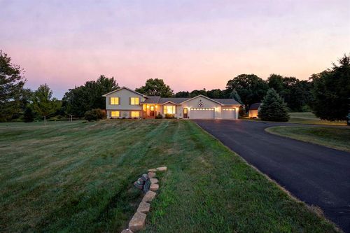 2375 84th Ave, Osceola, WI, 54020-4358 | Card Image