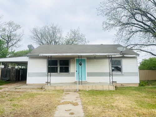 402 E Dale St, Winters, TX, 79567-5212 | Card Image