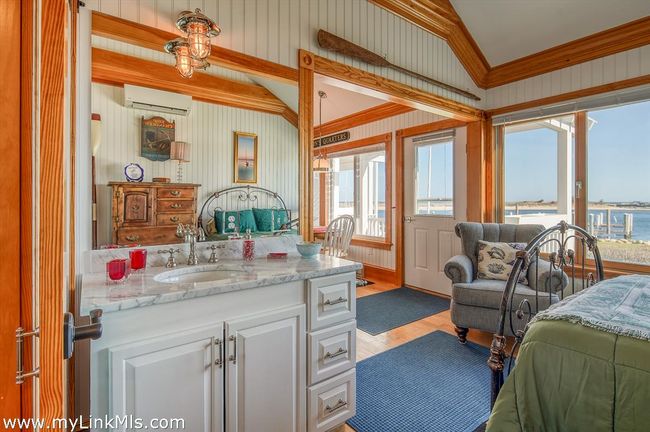 UNIT-5 - 47 E Chop Dr, Condo with 1 bedrooms, 1 bathrooms and null parking in Oak Bluffs MA | Image 12