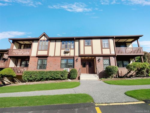 464 Sierra Vista Ln, Valley Cottage, NY, 10989-2708 | Card Image