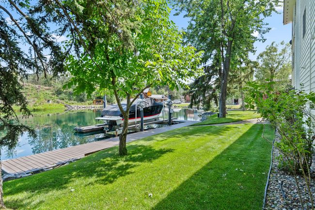 Expansive yard | Image 33