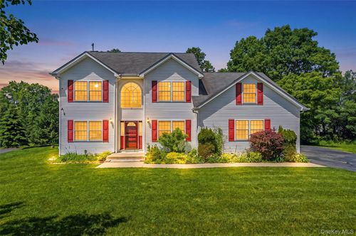 8 Wayne Ct, Middletown, NY, 10941-1168 | Card Image