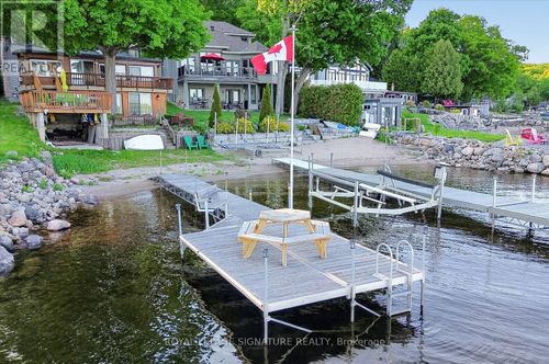 427 Mundys Bay Rd, Midland, ON, L4R5H1 | Card Image
