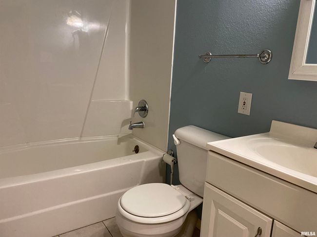 407 N Howard St, House other with 3 bedrooms, 3 bathrooms and null parking in Ava IL | Image 17