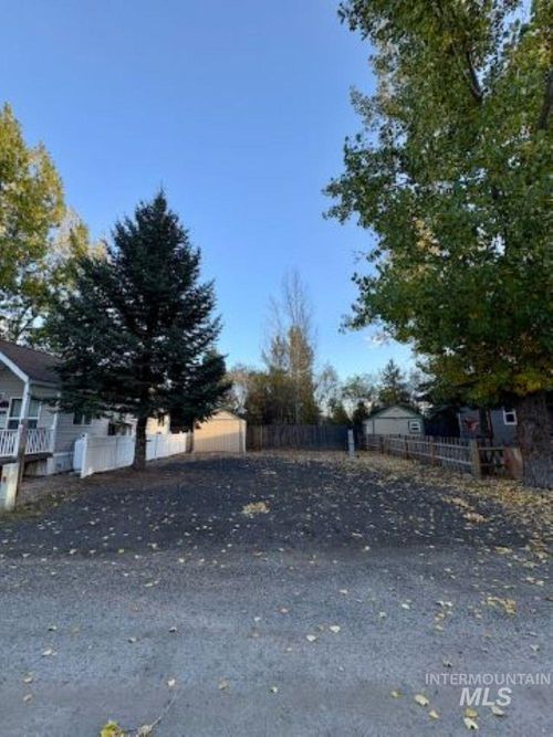 514 N Sawyer St, Cascade, ID, 83611-7707 | Card Image