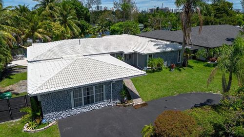 19885 Ne 22nd Ave, Miami, FL, 33180-2136 | Card Image