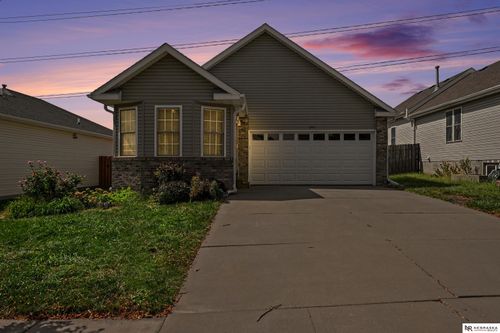 6945 Whitewater Ln, Lincoln, NE, 68521-8998 | Card Image