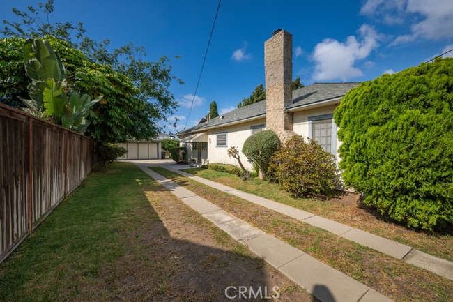 Large side yard, Detached 2 car garage at the back | Image 35