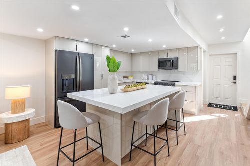 840 Ne 20th Dr, Wilton Manors, FL, 33305-2222 | Card Image