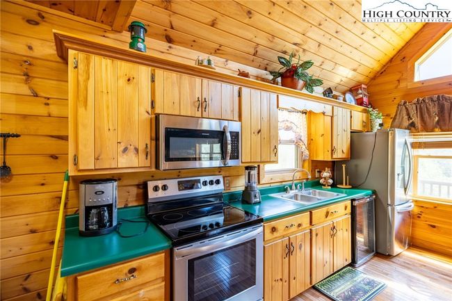 11 Lucky Lakes Rd, House other with 2 bedrooms, 3 bathrooms and null parking in Grassy Creek NC | Image 17