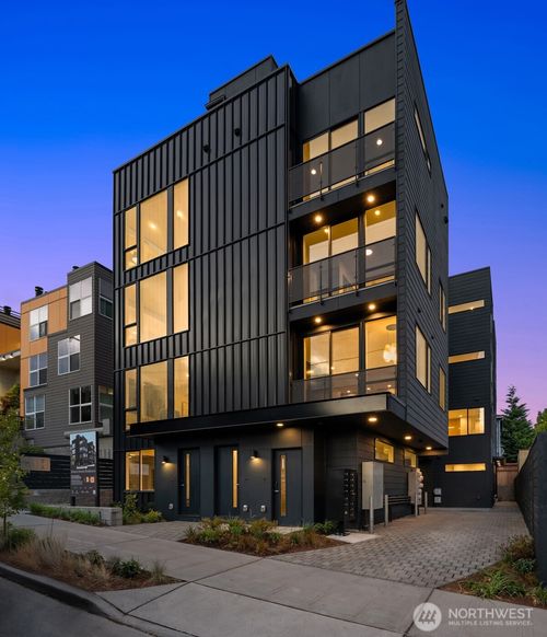 3616 Francis Ave N, Seattle, WA, 98103-8517 | Card Image