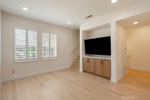 33 Silverado, Irvine, CA, 92618-8844 | Card Image