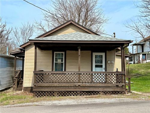 100 Knoll Ave, Ellwood City, PA, 16117-4013 | Card Image