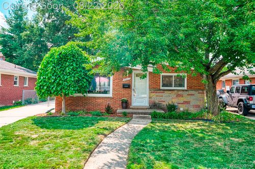 18549 Milburn St, Livonia, MI, 48152-3351 | Card Image
